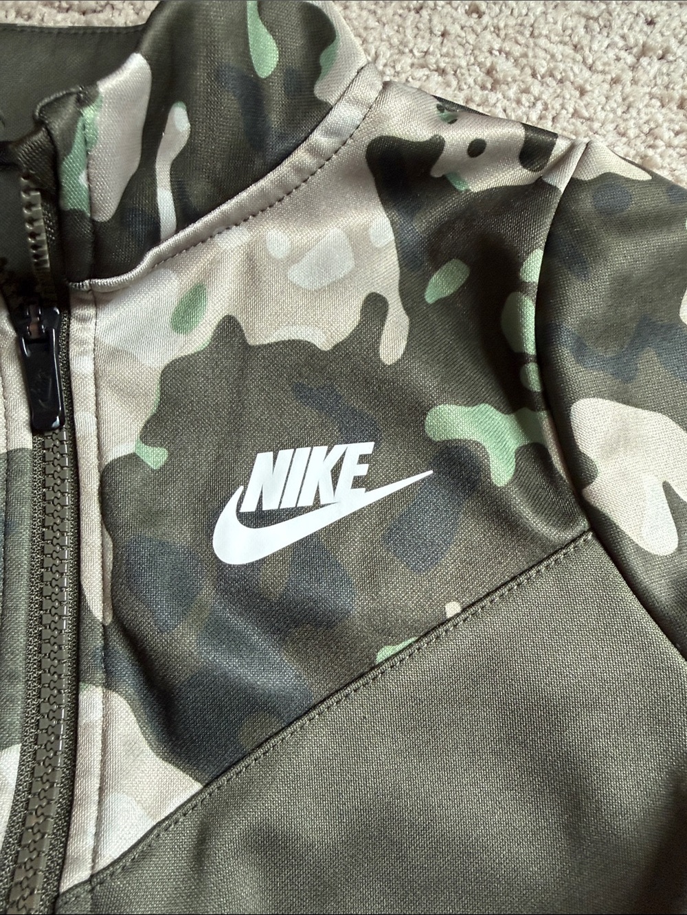 Nike Boys Size 5 Olive & Camouflage Two-Piece Track Set - Picture 4 of 5